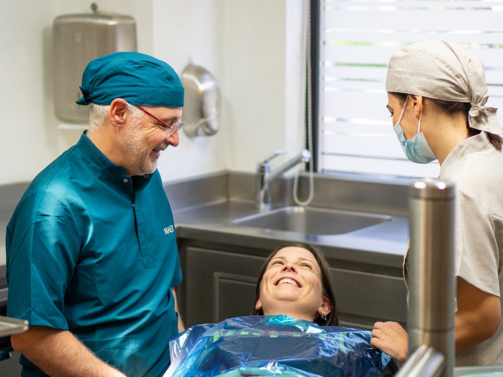 clinicas dentales MAEX de Ferrol y Coruña 