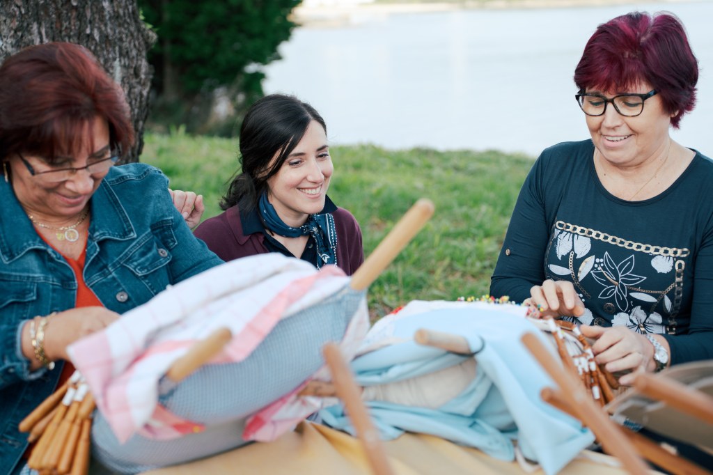 Heimat Atlántica se alía con las artesanas de Camariñas para su nueva&nbsp;colección