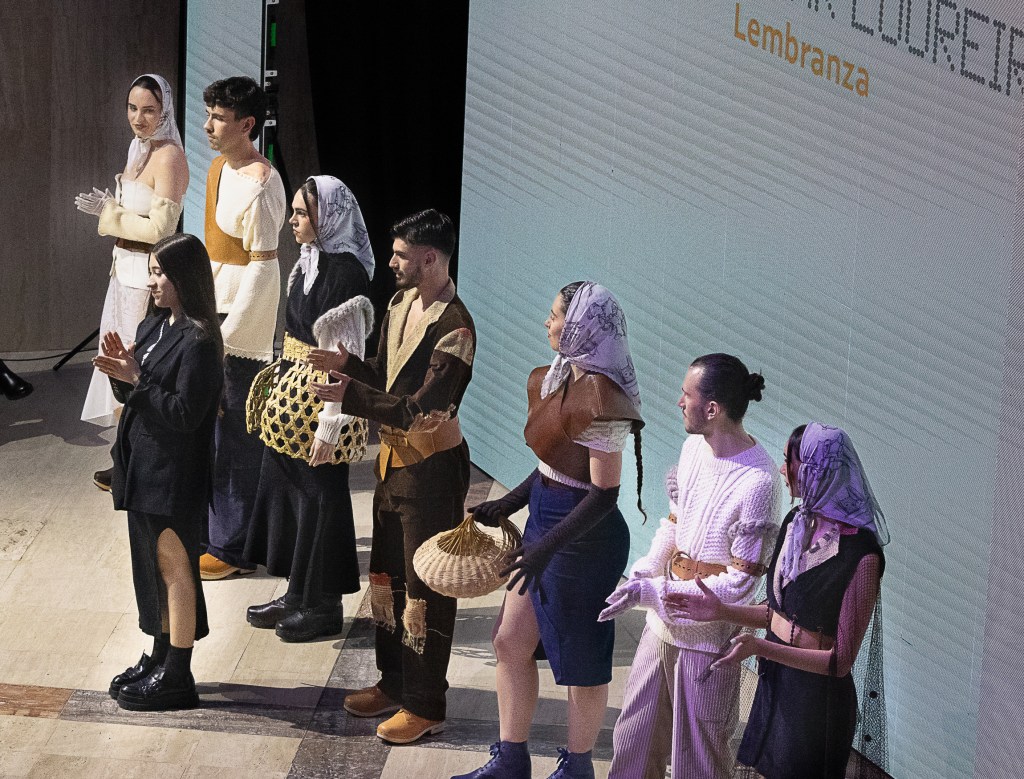 Las propuestas ganadores de los Premios Despunte y Miscelánea fotografiadas por sus compañeros de la&nbsp;EASDMM