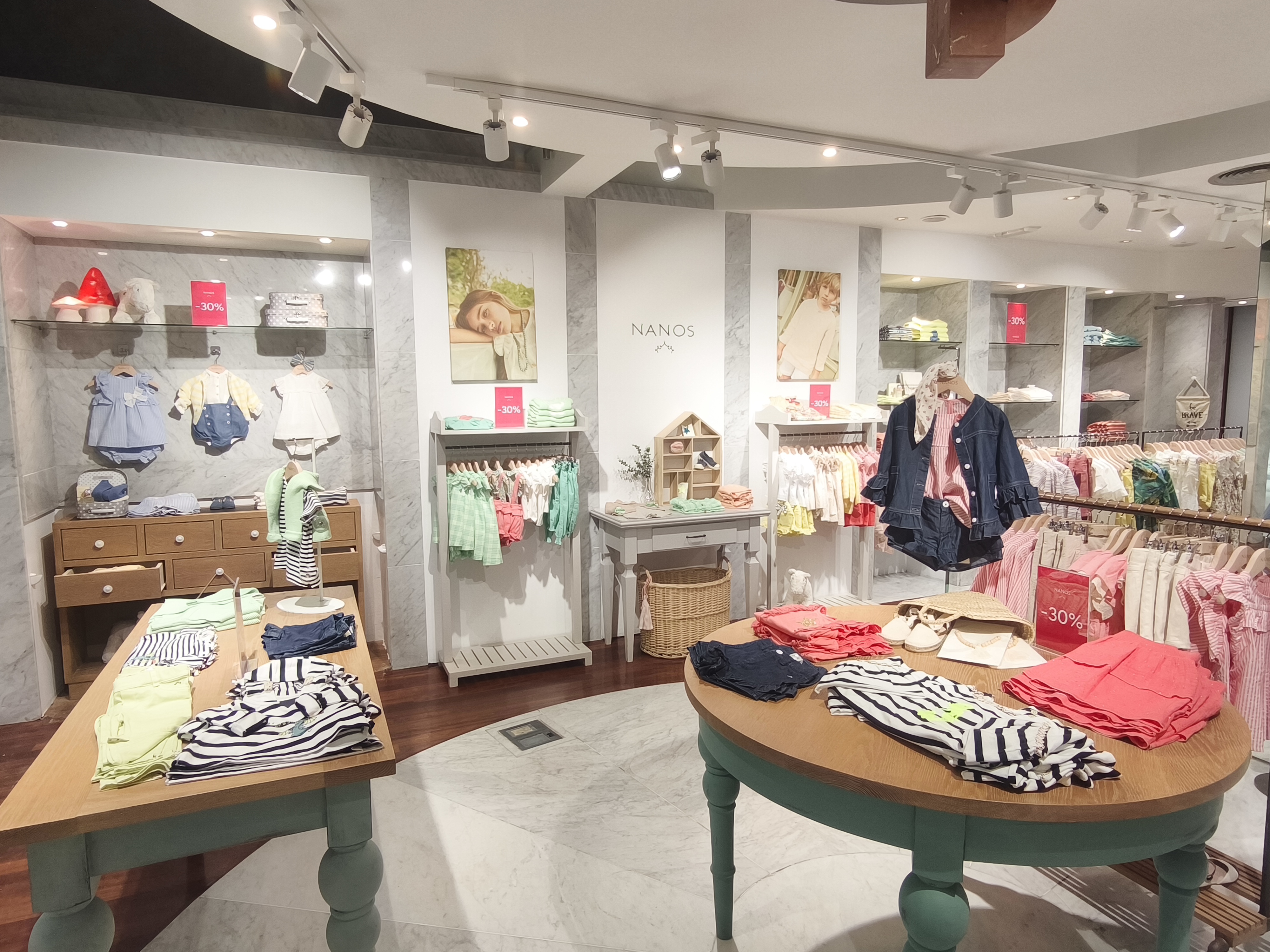 El outlet de Nanos de Santiago ya está abierto