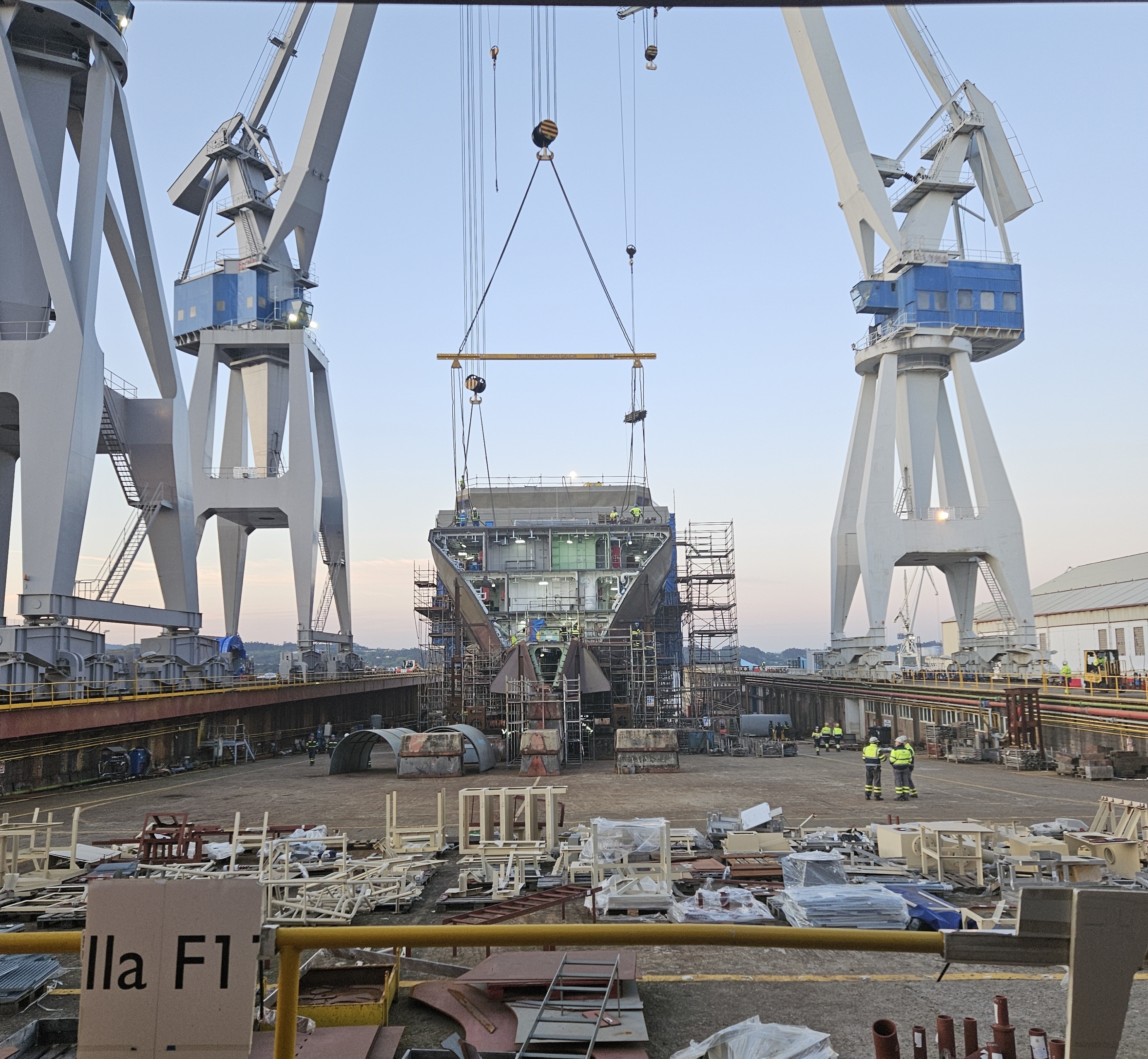 Navantia f-110 en grada