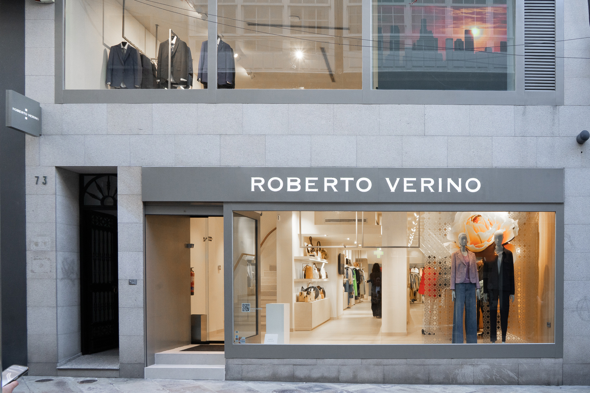 Roberto Verino refuerza su presencia en Galicia con la reapertura de su tienda insignia en A Coruña tras una reforma integral