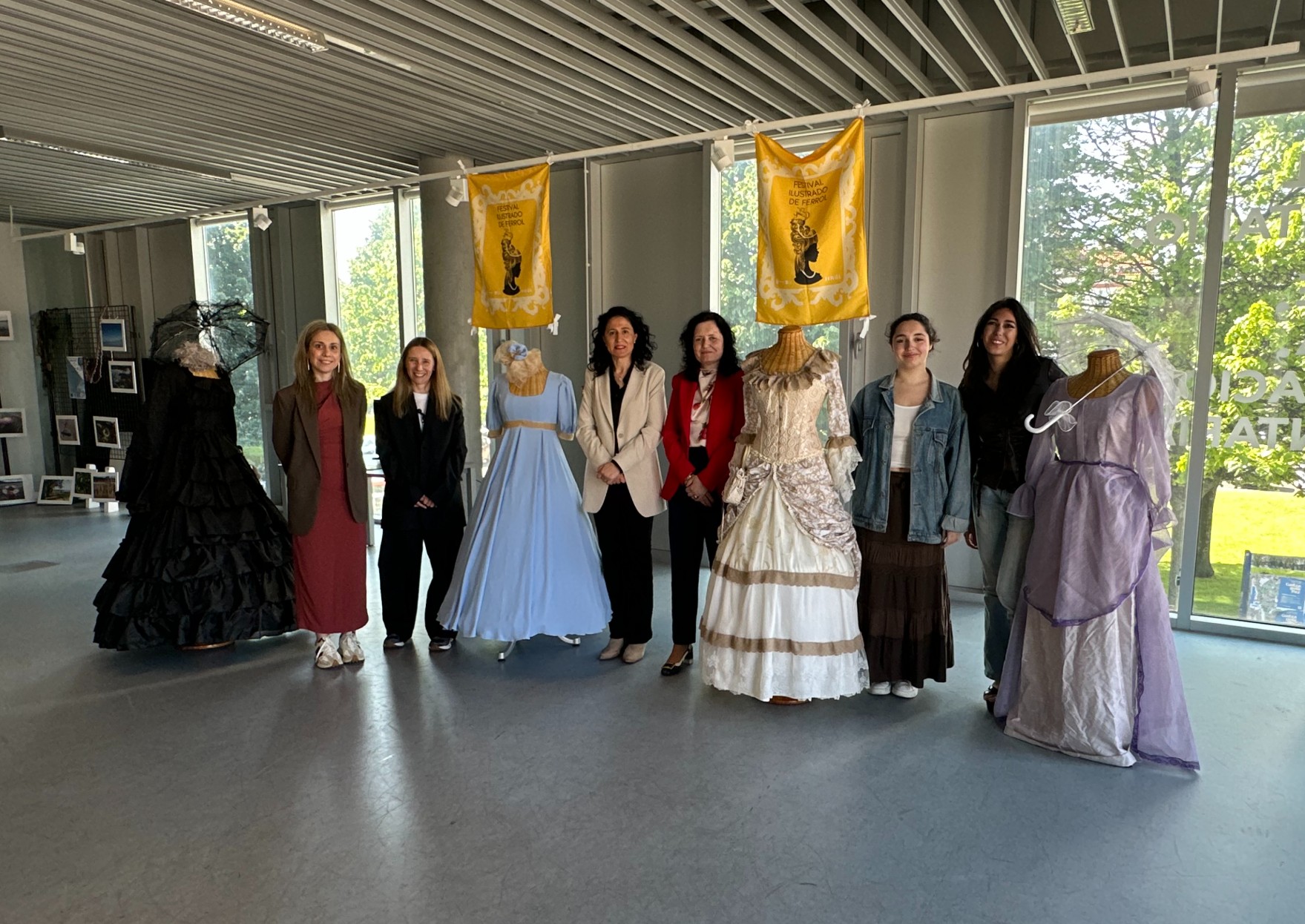 Alumnas do Campus Industrial de Ferrol presentan traxes de época elaborados con tecidos intelixentes e reciclados