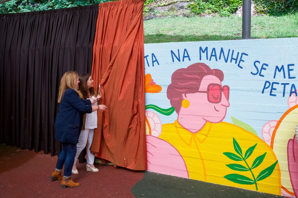 Homenaxe a Rosa e Adolfina Casás cun mural na EIM Luís&nbsp;Seoane