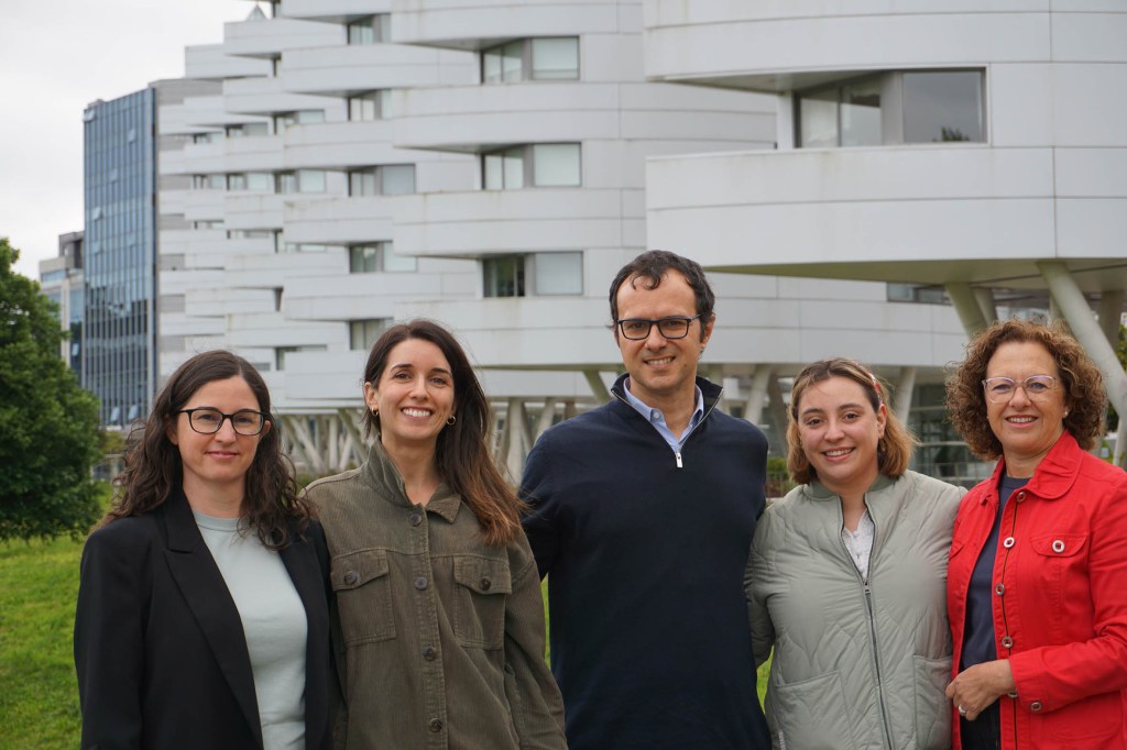 Investigadores galegos desenvolven un material único para implantes óseos e administración de&nbsp;medicamentos