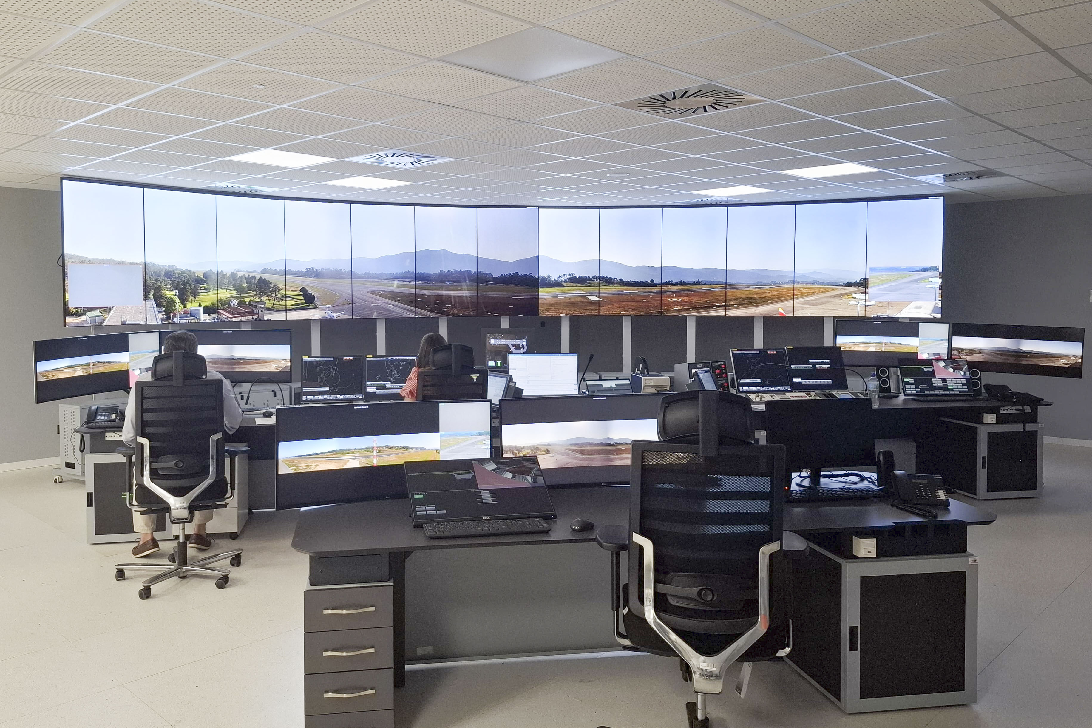 La primera torre de control digital de España comienza a operar en el Aeropuerto de Vigo