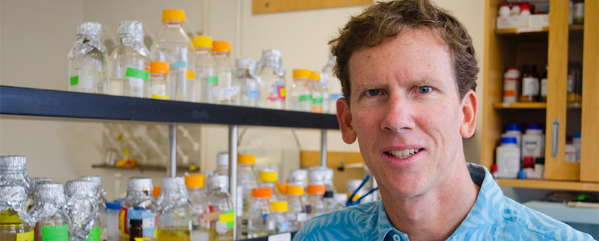 O CICA da UDC recibe ao Dr. Bradley Moore, referente mundial en biotecnoloxía mariña