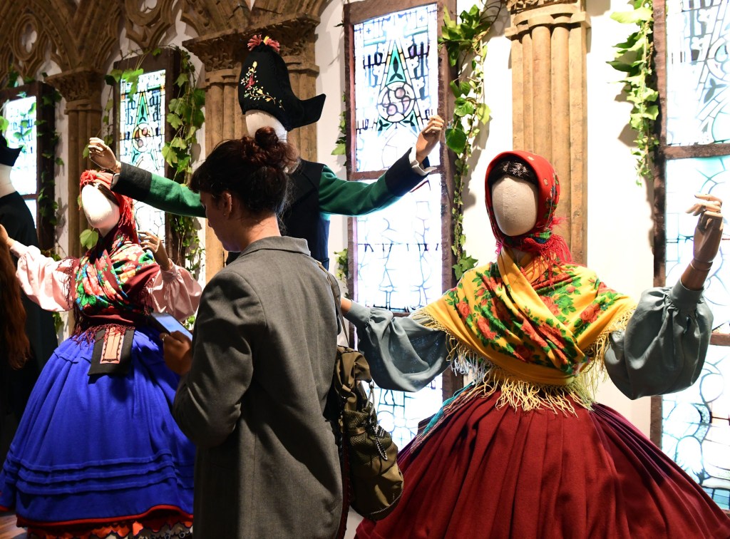 Últimos días para visitar a mostra ‘Traxes e cores de Galiza. A identidade nacional na plástica de&nbsp;Castelao’