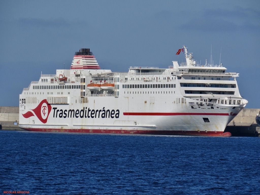 El buque Buenavista Express de Fred. Olsen continúa con su renovación en los astilleros de la ría de Ferrol
