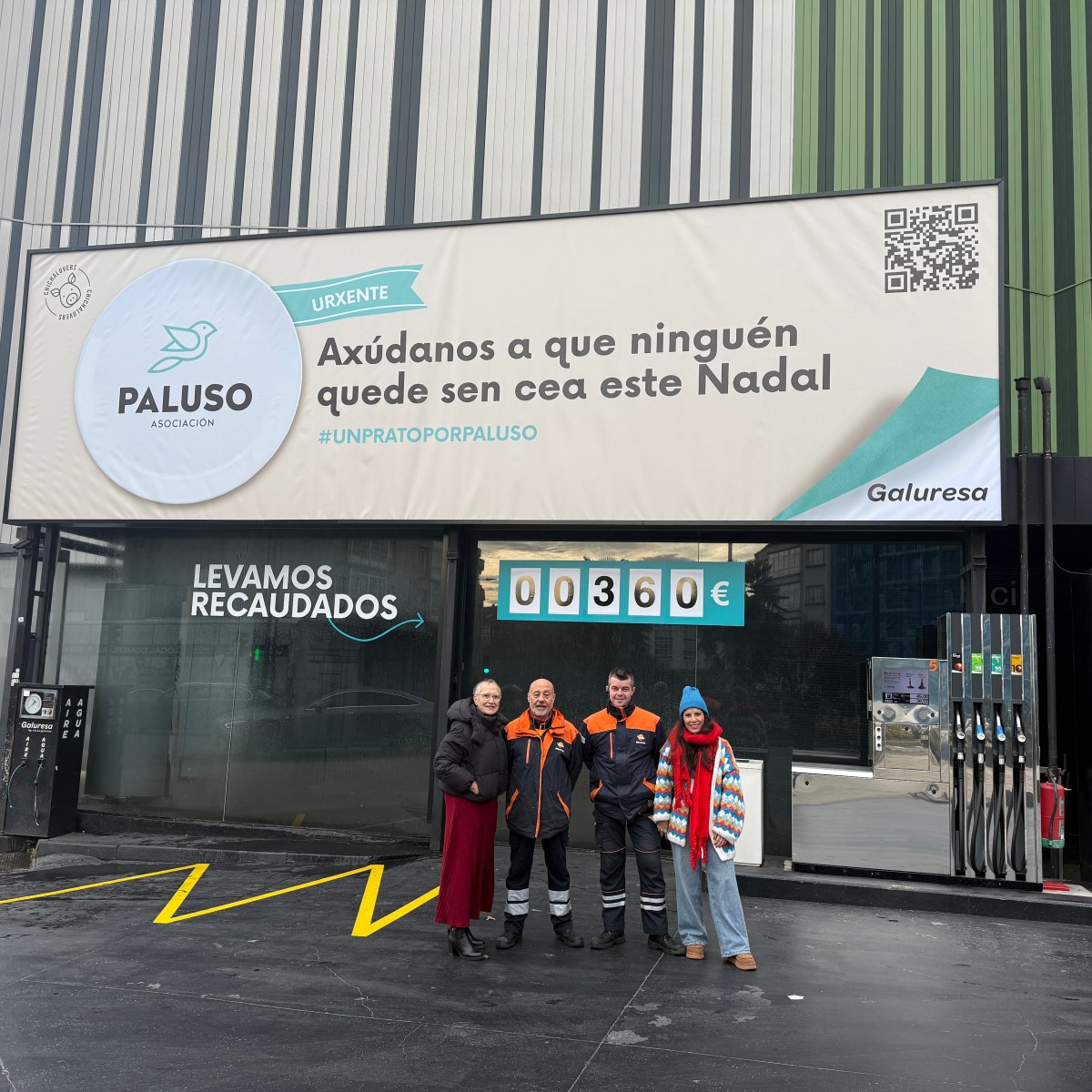 Una valla publicitaria en Santiago para que nadie coma solo estas&nbsp;Navidades