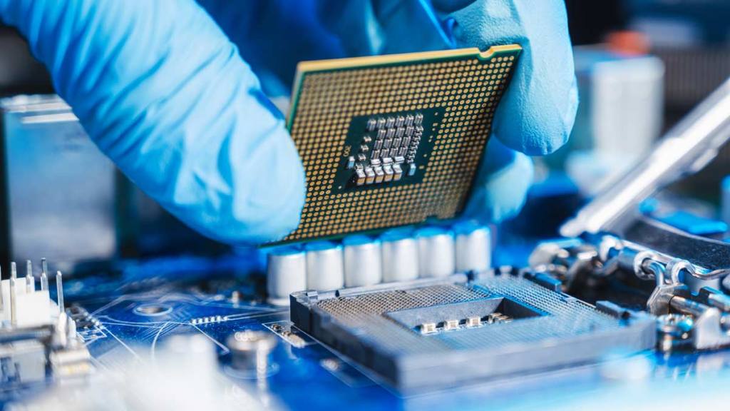 Indra impulsa la soberanía tecnológica con la primera fábrica española de chips críticos en Vigo