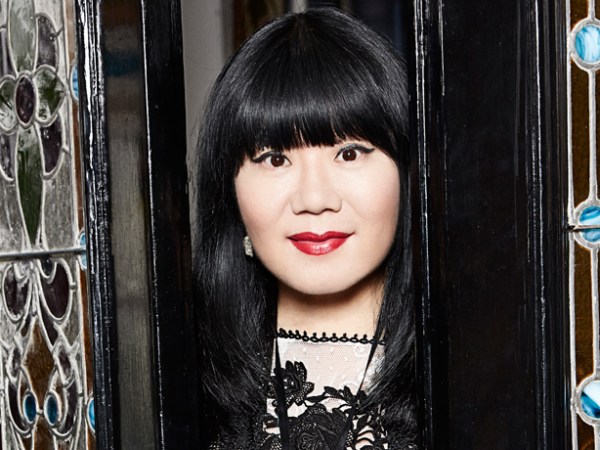 La diseñadora de moda Anna Sui visita la Fundación&nbsp;MOP