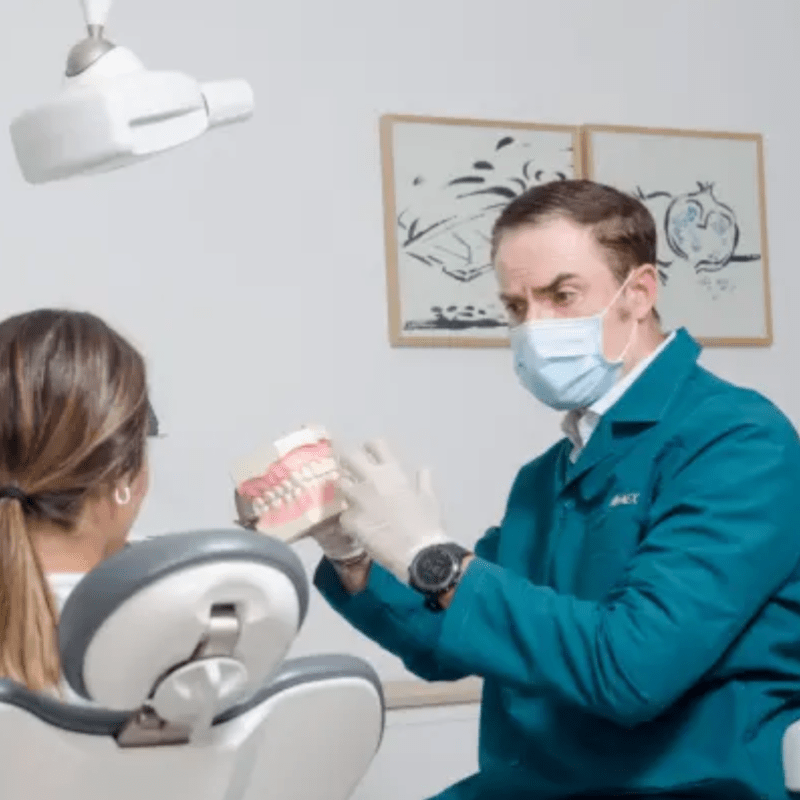 Dr. Pérez Varela “la planificación digital y los
sistemas asistidos por IA facilitan que se
reduzca el número de visitas a la&nbsp;clínica”