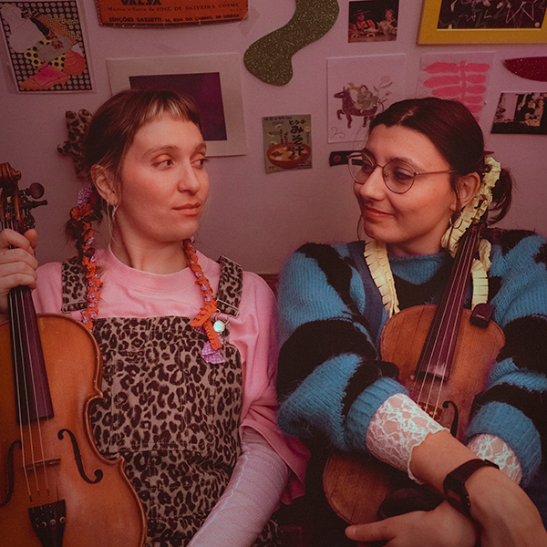 ABRIL presenta 2caras, novo adianto do seu álbum debut