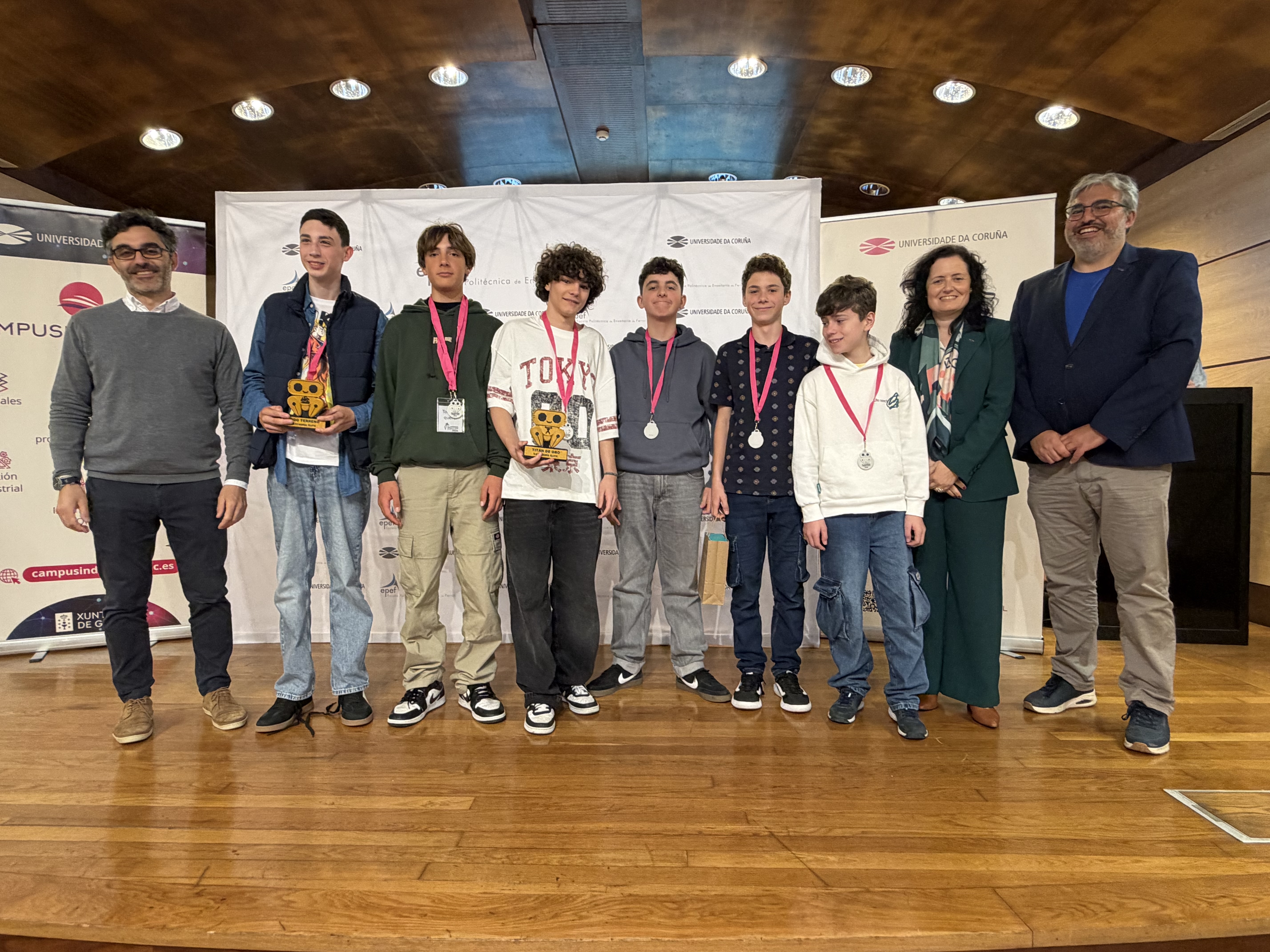Un equipo de IES Fin do Camiño de Fisterra e outro do Colexio Tirso de Molina de Ferrol gañan a V Olimpíada Robótica nas categorías Promesas e Elite