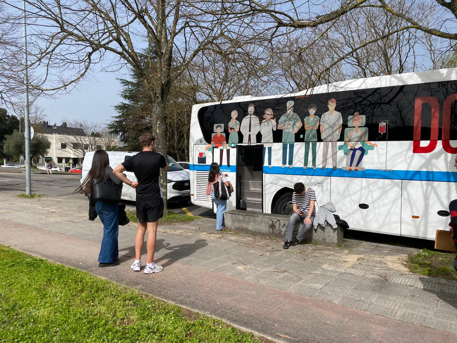 As unidades móbiles Axencia de doazón de órganos e sangue visitan Carballo, Ribeira, Sada, Cambados, Lalín e Porriño para incentivar a participación