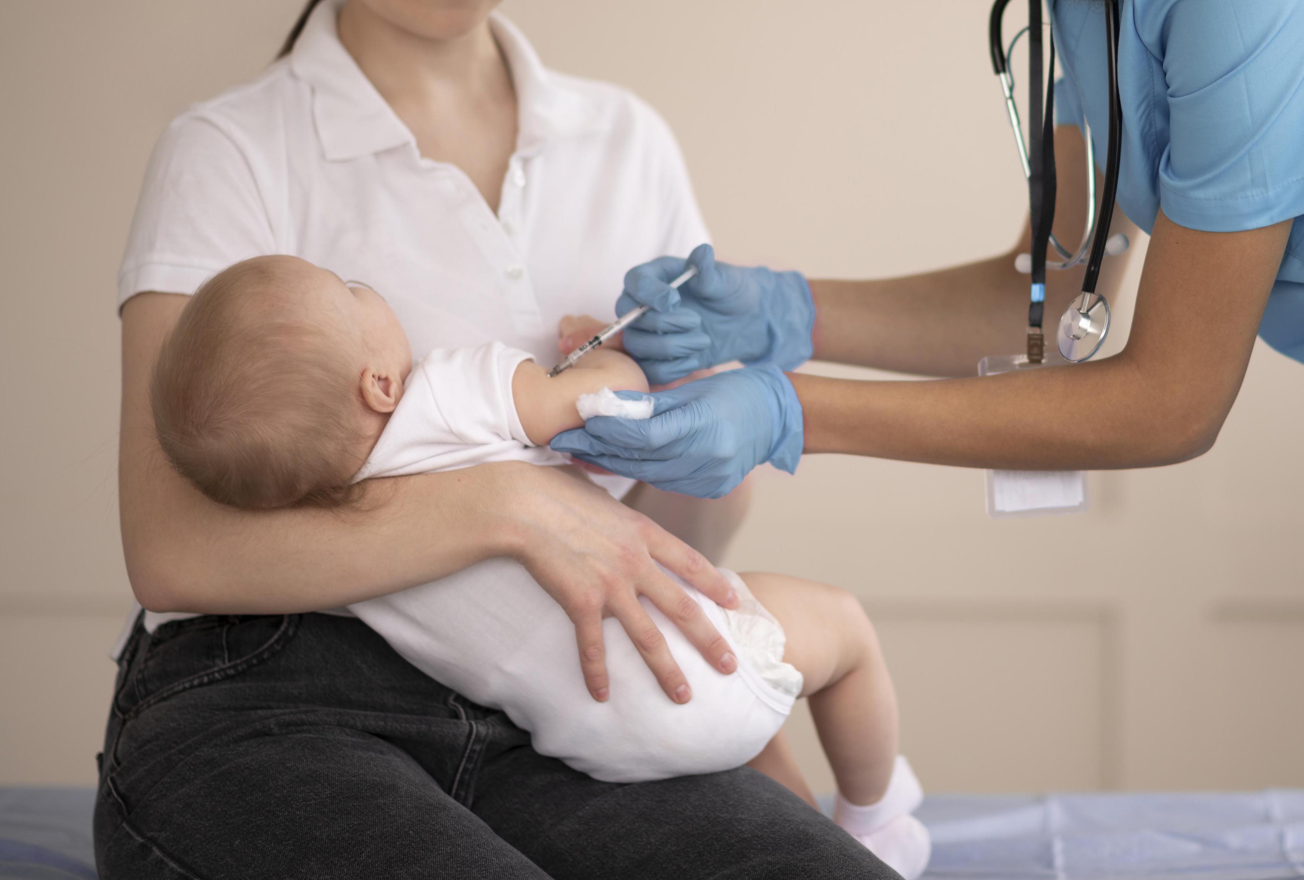 La positividad del virus respiratorio sincitial en Galicia desciende hasta el 3,6%