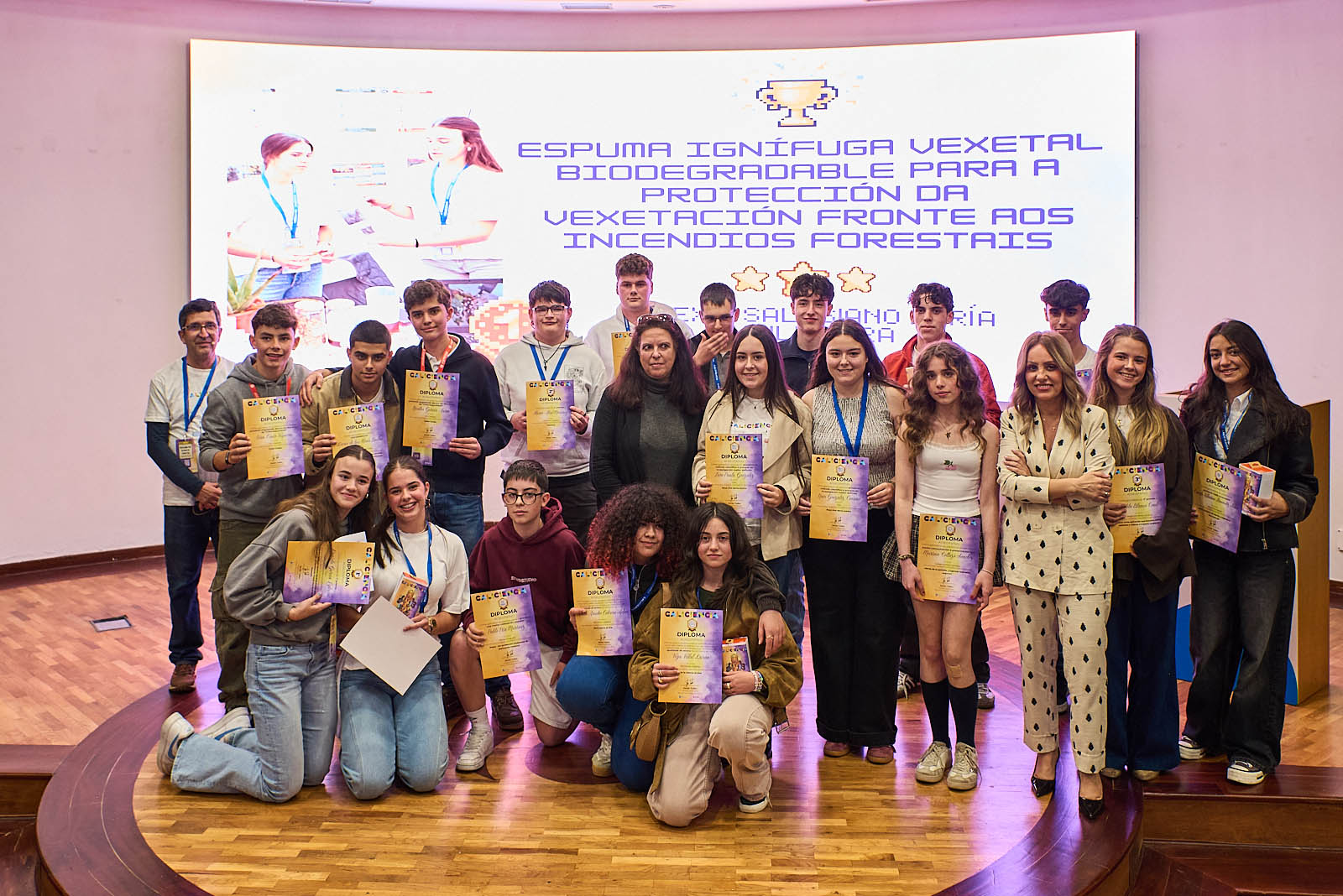 Una espuma natural para proteger la vegetación frente a los incendios gana el primer premio de Galiciencia