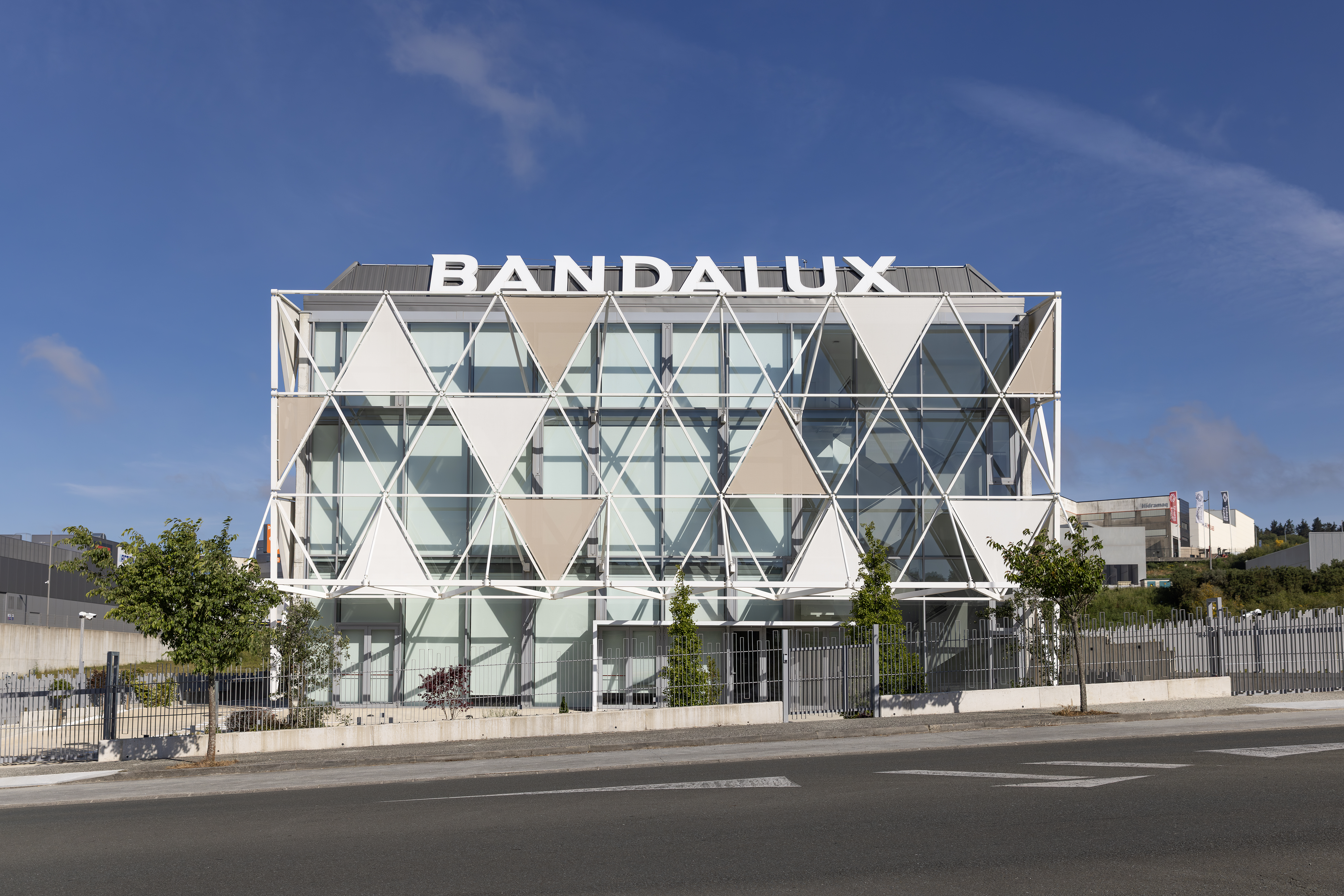 Bandalux inaugura en Santiago de Compostela un complejo de vanguardia que impulsará la innovación, la actividad empresarial y los grandes eventos en Galicia