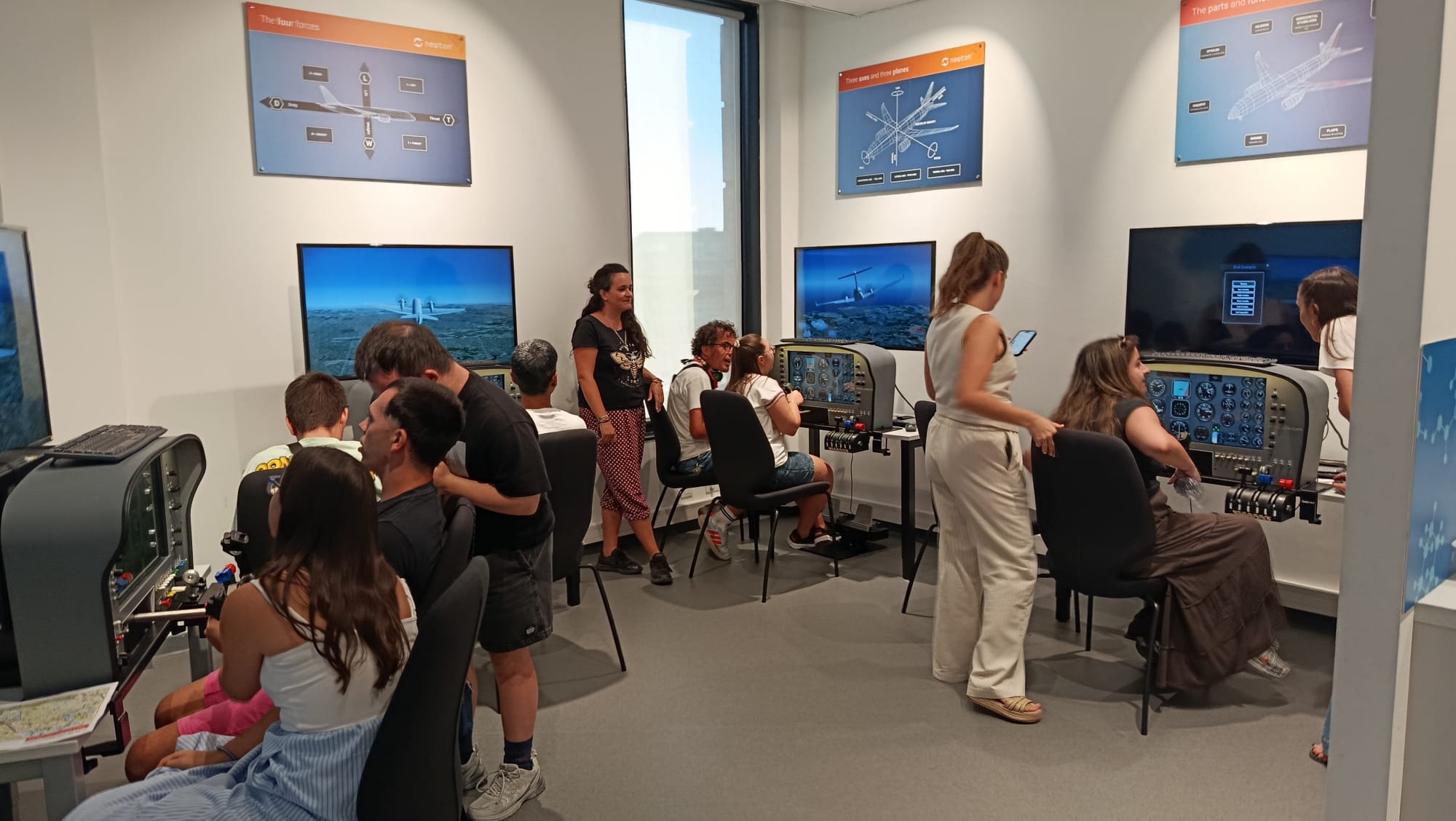 Down Ourense vive una jornada de aviación y ciencia en la Aula Newton de Tecnópole