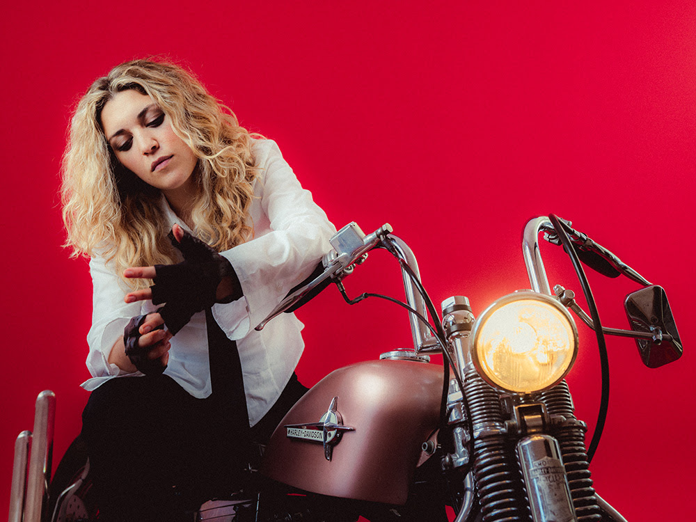 Candela Liste estrena «SIMPLEMENTE» el 2 de octubre, primer adelanto de su nuevo disco