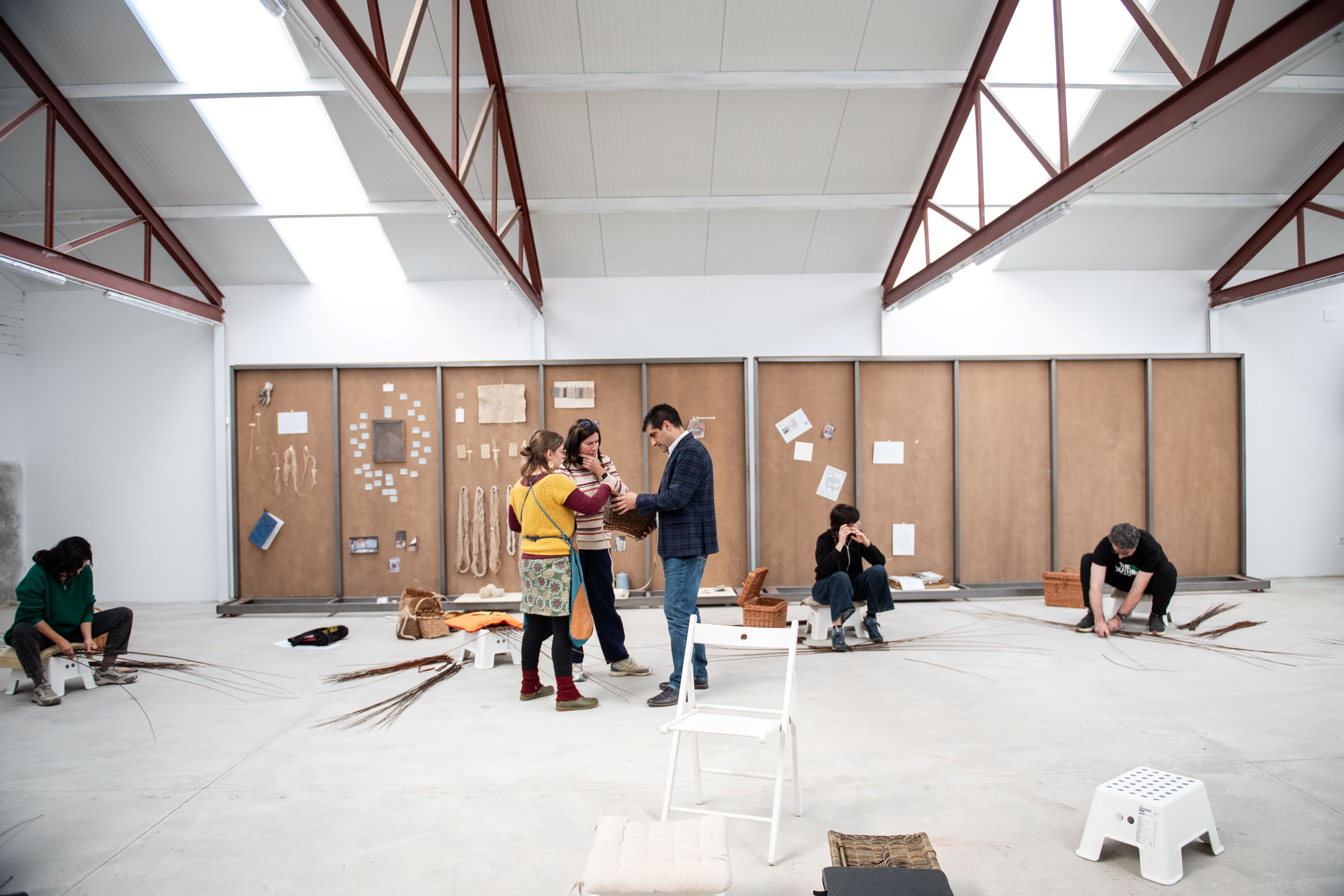 Fibranzas impulsa la cestería tradicional y abre nuevas vías para la artesanía contemporánea