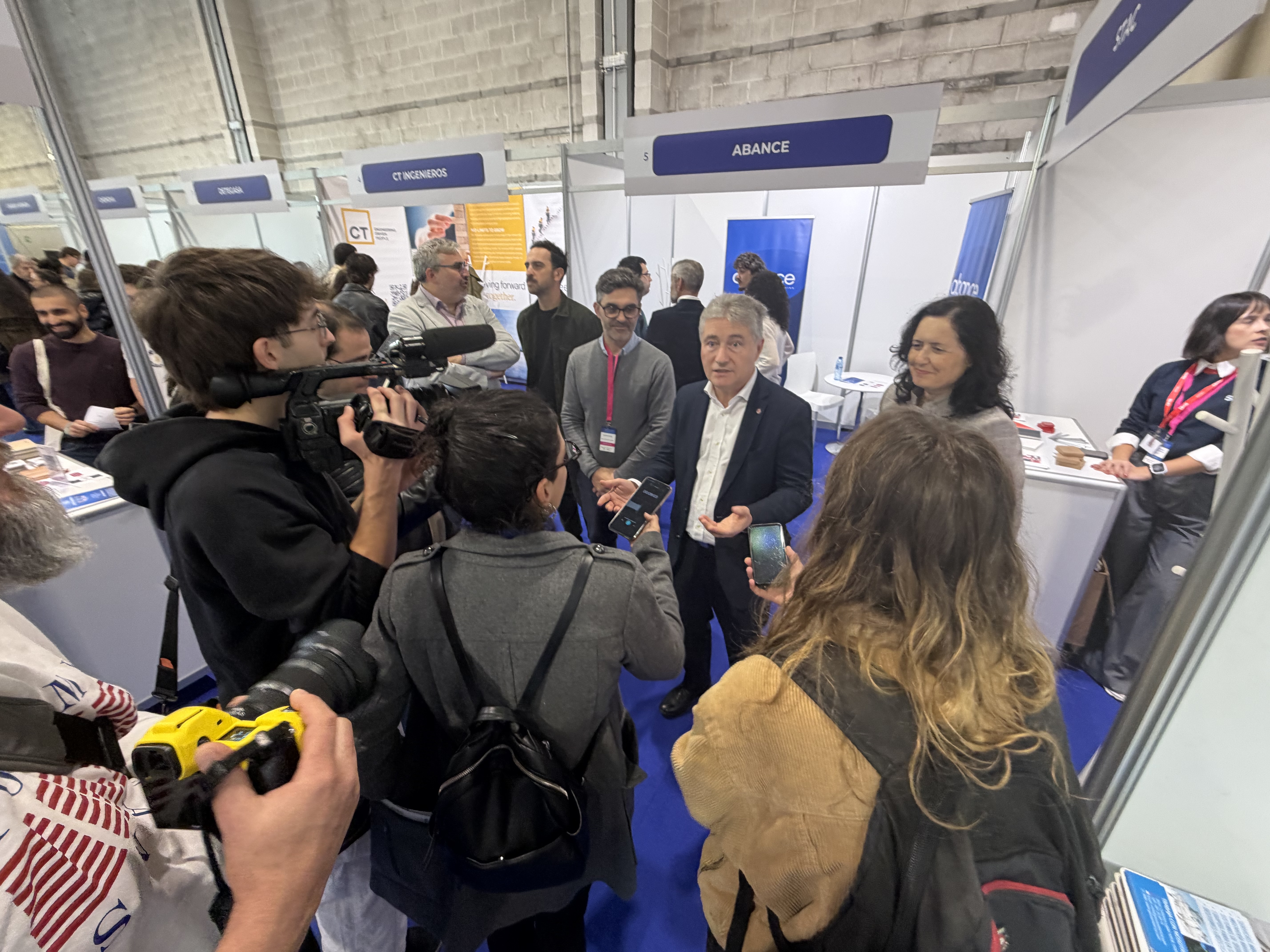 Más de 50 empresas se dan cita en Ferrol para acercar nuevas oportunidades de empleo a la ciudadanía